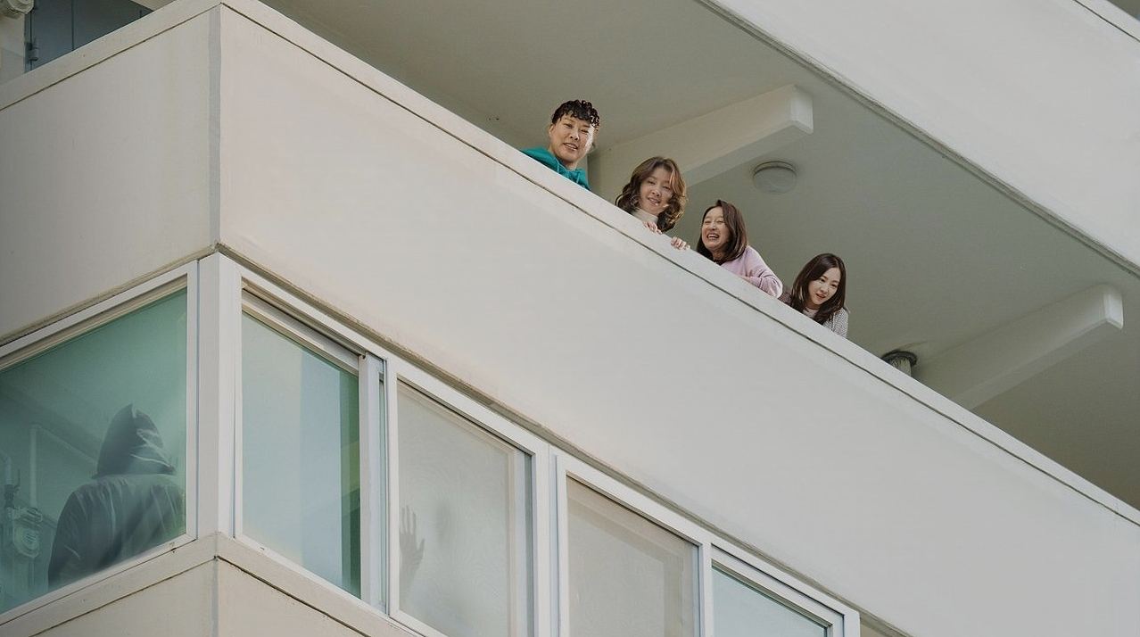 เมื่อแม่บ้านกลายเป็นนักสืบ: ‘살롱 드 홈즈’ ซีรีส์ที่ปลุกไฟในหัวใจผู้หญิงที่ถูกมองข้าม